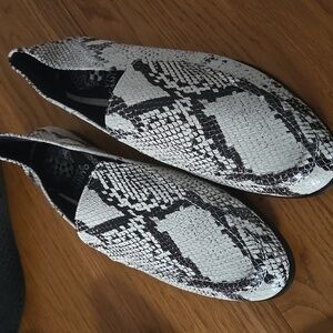 Vince Camuto Jendeya 2 Snake Loafer 7.5